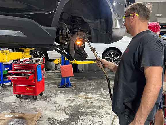 car-repair-shop-boca-raton-fixing-rusted-breaks-min car-repair-shop-boca-raton-fixing-rusted-breaks-min